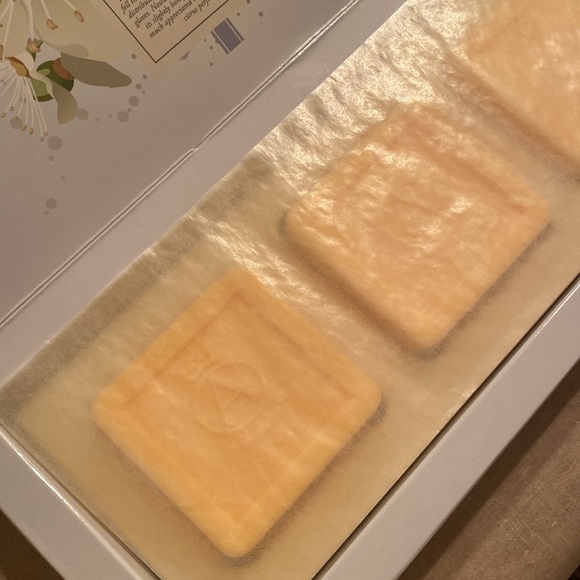 Atkinsons Neroli Luxury Soap - Picture 3 of 5